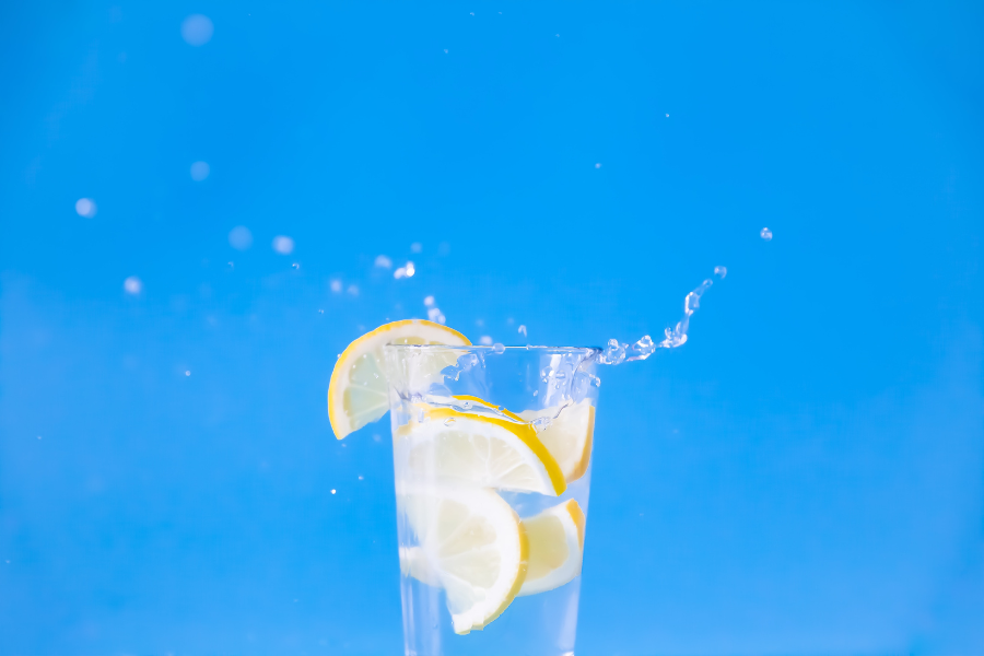 Trinke ausreichend Wasser um abzunehmen